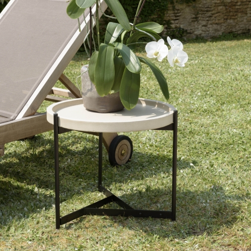 https://www.dpi-import.com/10183-thick_dpi-import/table-dappoint-54x54cm-plateau-beton-beige-pieds-metal-noir.jpg