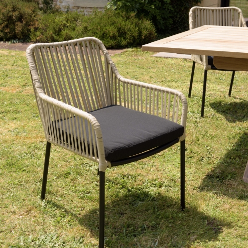 https://www.dpi-import.com/10365-thick_dpi-import/lot-de-2-fauteuils-cordage-couleur-naturelle-coussin-assise-noir.jpg