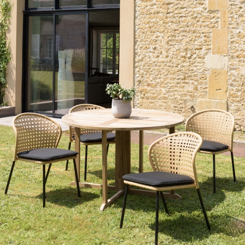 https://www.dpi-import.com/10611-thick_dpi-import/salon-de-jardin-4-pers-1-table-ronde-120x120cm-et-4-chaises-beiges-et-noires.jpg