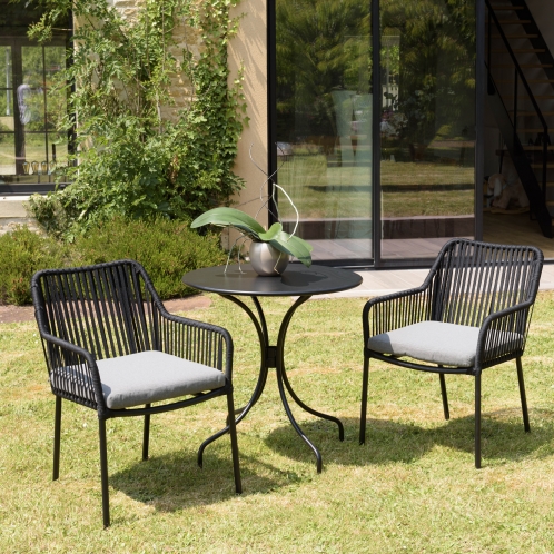 https://www.dpi-import.com/10707-thick_dpi-import/salon-de-jardin-2-pers-table-ronde-70x70cm-et-2-fauteuils-gris-et-noirs-en-cordage.jpg