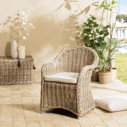 https://www.dpi-import.com/13626-thick_dpi-import/fauteuil-en-kubu-avec-coussin-d-assise-blanc-.jpg